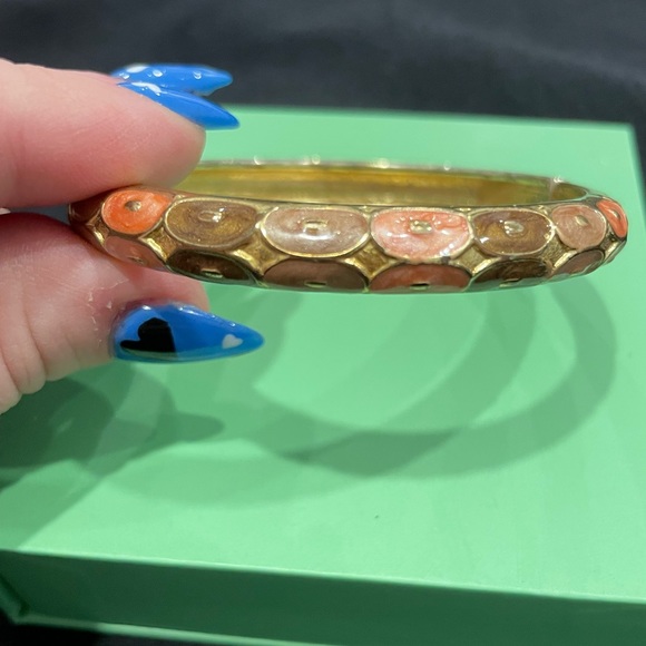 Bracelets - Picture 3 of 6